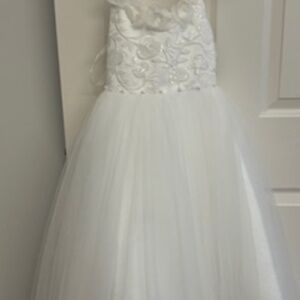 Flower Girl Dress White Flowers pearl necklace Girl age 4, 5 and 6
